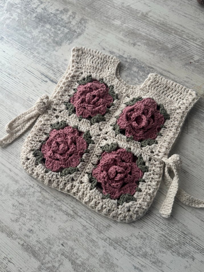 Çiçek Desenli Kız Örgü Yelek - Görsel 3