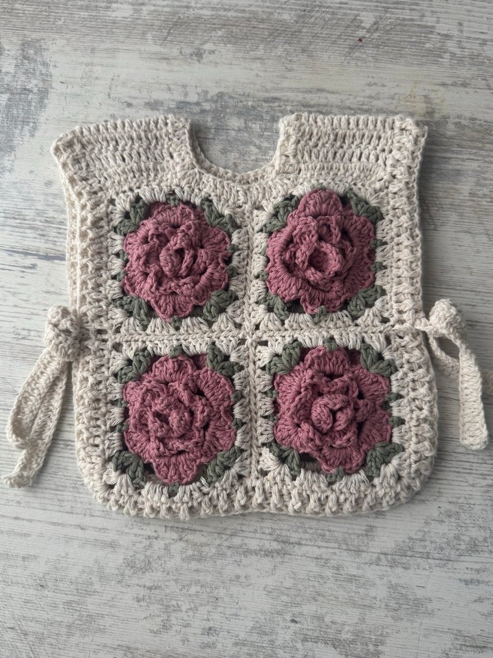 Çiçek Desenli Kız Örgü Yelek - Görsel 2