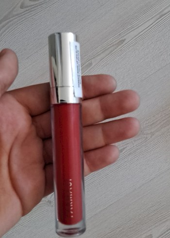 Beden kırmızı Renk Parlak Kırmızı Ruj - Farmasi