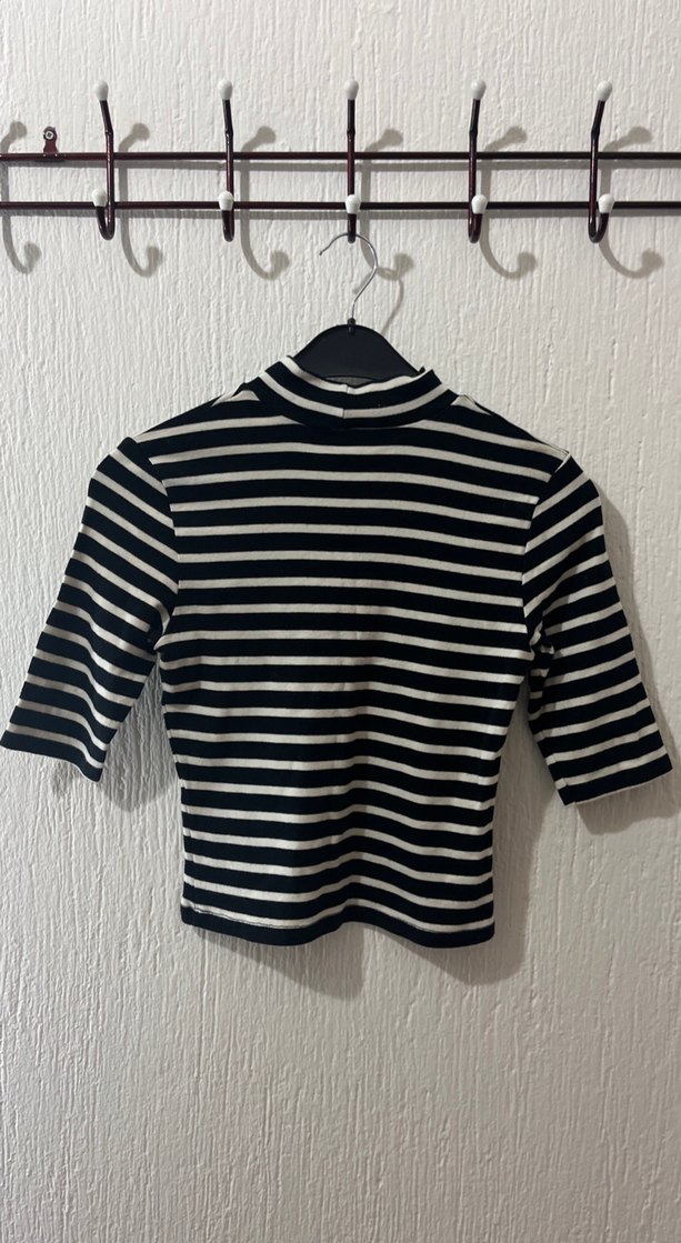 Çizgili Yarım Kol Balıkçı Yaka Crop Top - Görsel 2