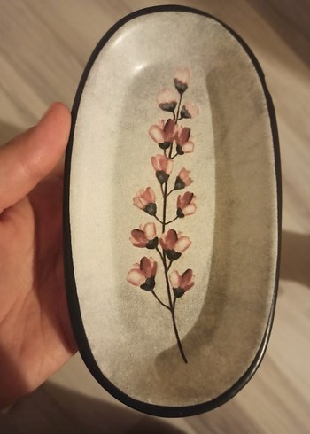 Bej ve Gri Çiçek Desenli Seramik Tabak