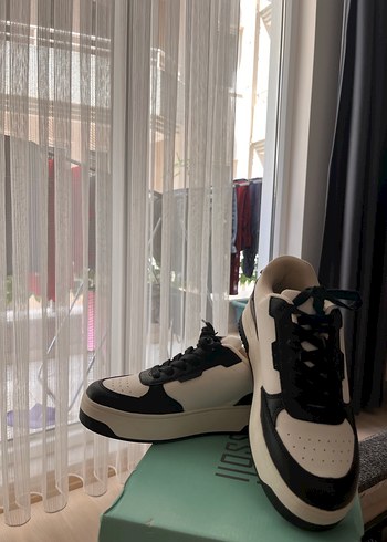 37 Beden beyaz Renk Beyaz Siyah Bağcıklı Sneakers