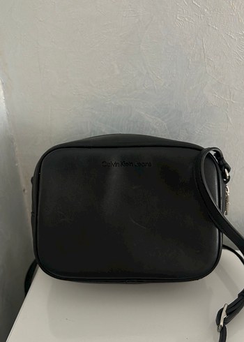 Kalın Tokalı Siyah Deri Calvin Klein Çapraz Çanta - Görsel 3
