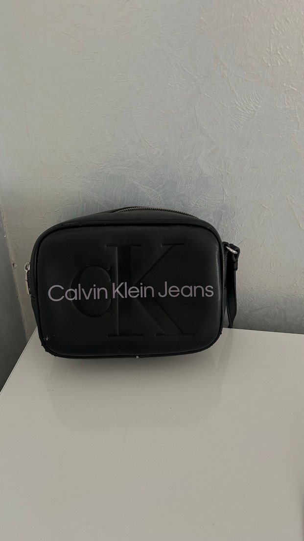 Kalın Tokalı Siyah Deri Calvin Klein Çapraz Çanta - Görsel 2