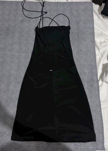 Siyah sırt dekolteli mini elbise - Görsel 2