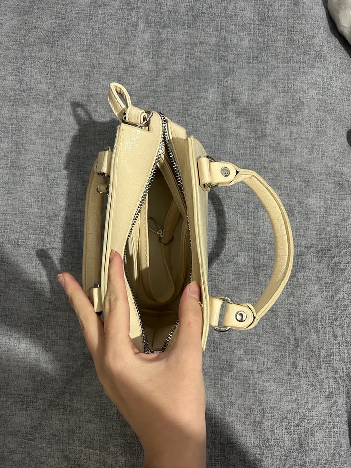 Bej Deri Kadın El Çantası - Görsel 4