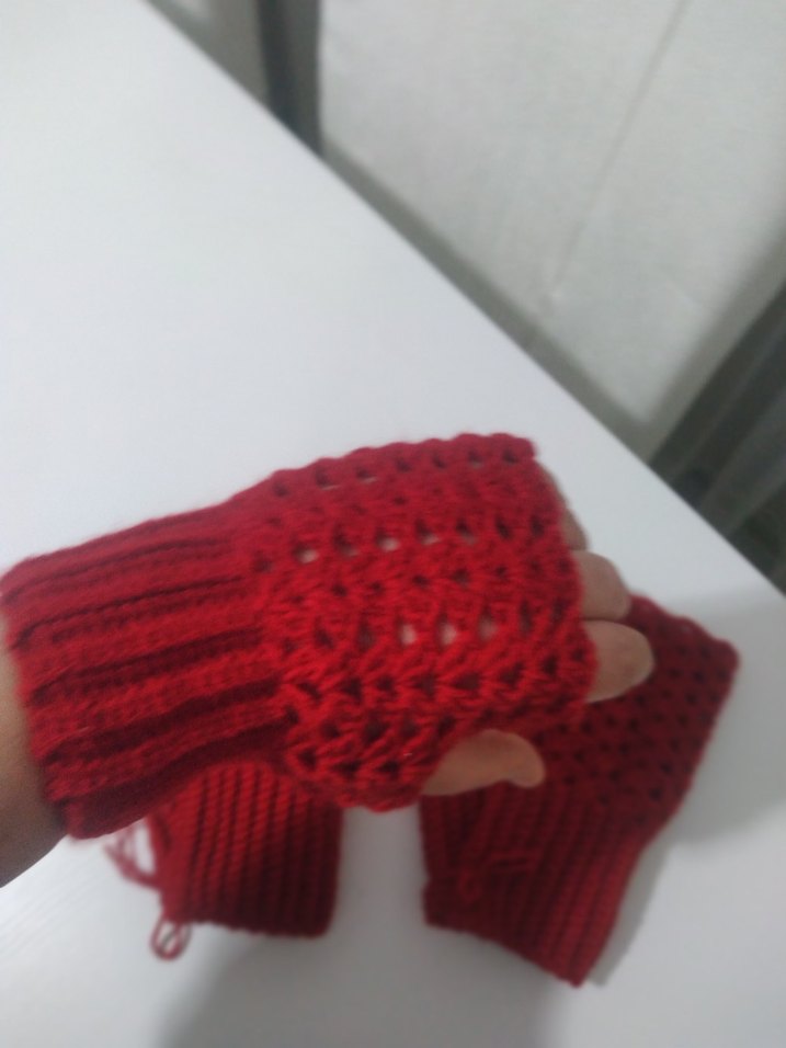 Kırmızı Örgü Kadın Eldivenleri - Görsel 2