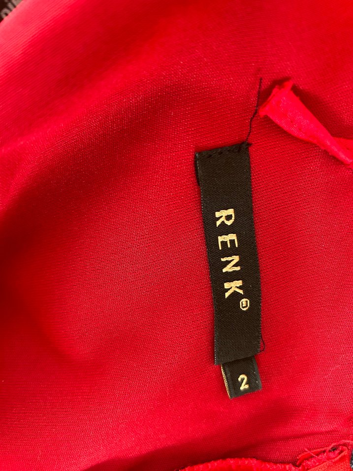 Kırmızı ince askılı saten elbise - Görsel 2