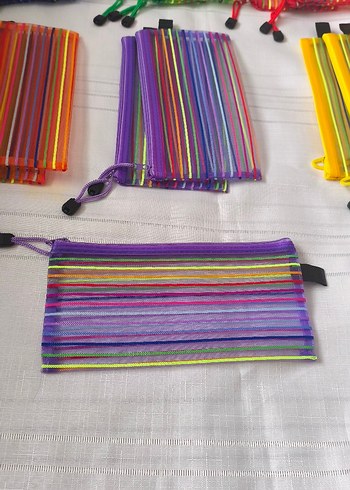 Renkli Şeffaf Fermuarlı Kalem Kutuları
(TOPTAN) 15 ADET MEVCUT - Görsel 2