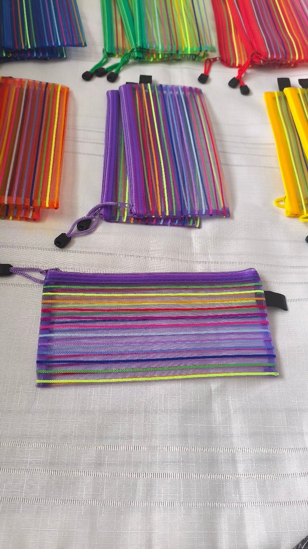 Renkli Şeffaf Fermuarlı Kalem Kutuları
(TOPTAN) 15 ADET MEVCUT - Görsel 2