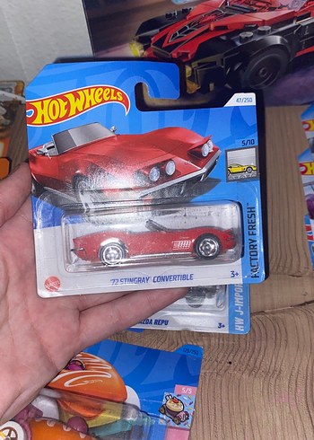 Kırmızı Hot Wheels Stingray Convertible Oyuncak Araba