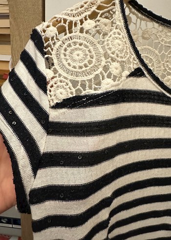 Dantel Detaylı Çizgili Kısa Kollu Tişört - Görsel 2