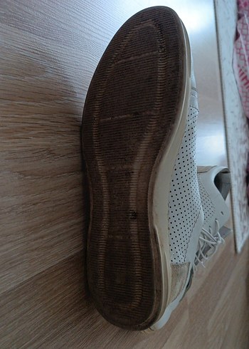 Beyaz Erkek Bağcıklar Minimalist Tarz
Abdullah Kiğılı marka - Görsel 7