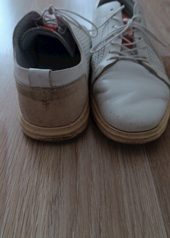 Beyaz Erkek Bağcıklar Minimalist Tarz
Abdullah Kiğılı marka - Görsel 6