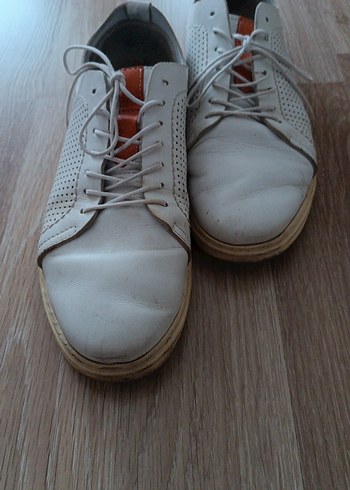 Beyaz Erkek Bağcıklar Minimalist Tarz
Abdullah Kiğılı marka - Görsel 4