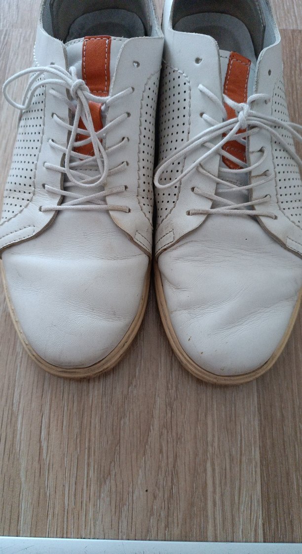 Beyaz Erkek Bağcıklar Minimalist Tarz
Abdullah Kiğılı marka - Görsel 2