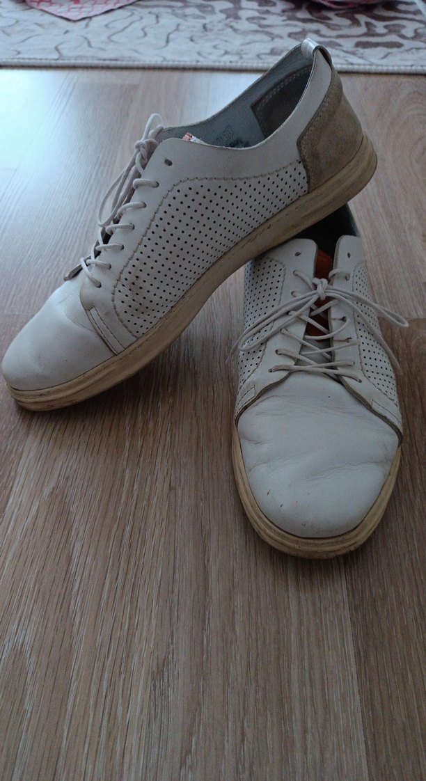 Beyaz Erkek Bağcıklar Minimalist Tarz
Abdullah Kiğılı marka - Görsel 5