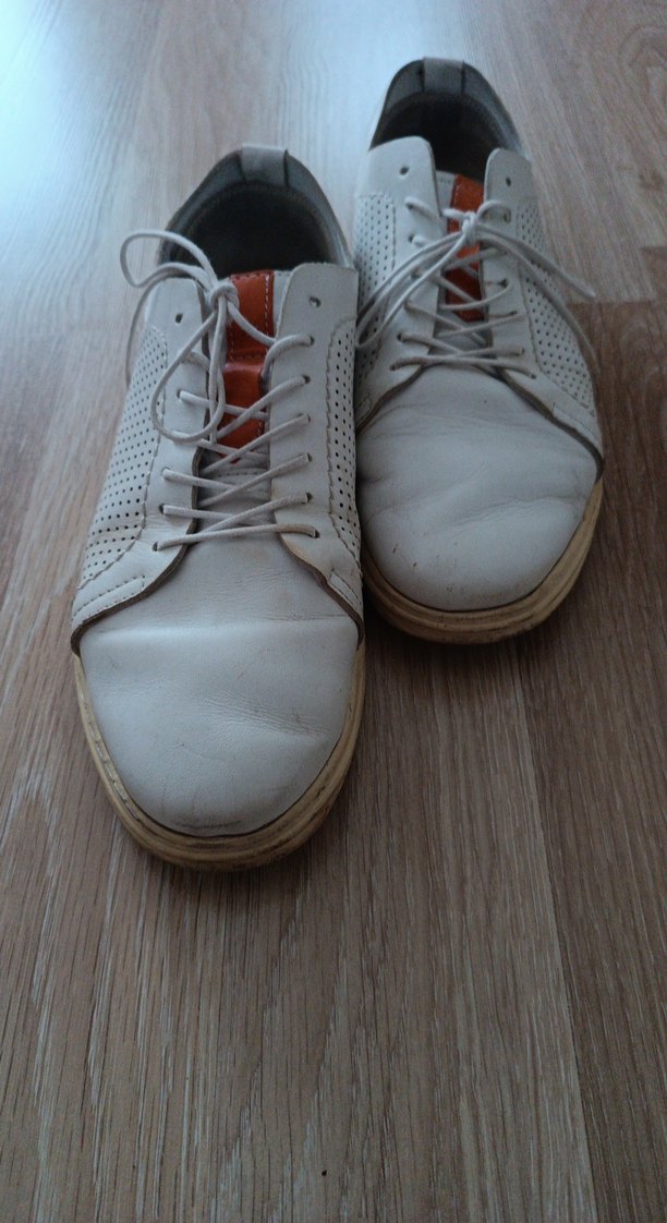 Beyaz Erkek Bağcıklar Minimalist Tarz
Abdullah Kiğılı marka - Görsel 4