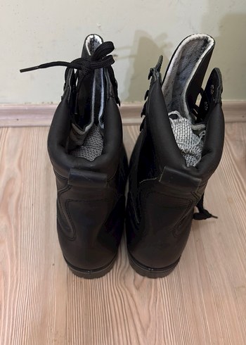 Siyah Goth Tarzı Tokalı Erkek Bot marka:ÖZKAN - Görsel 3