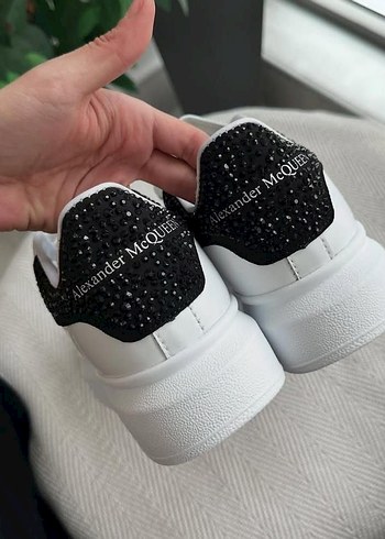 Alexander McQueen 37