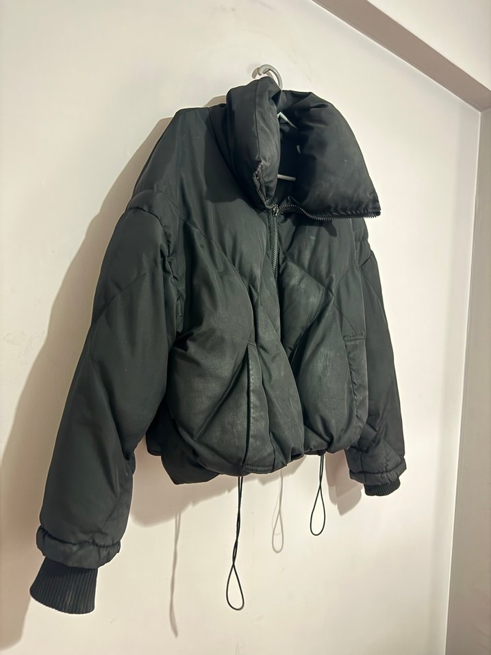 Siyah Yüksek Yakalı Kadın Kışlık Mont - Görsel 4