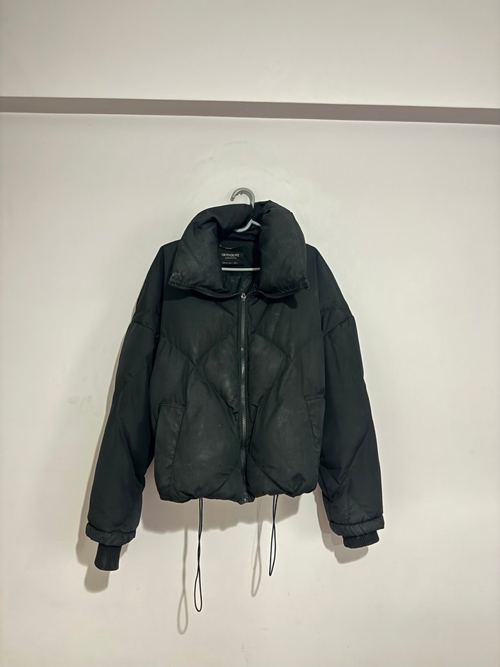 Siyah Yüksek Yakalı Kadın Kışlık Mont - Görsel 3