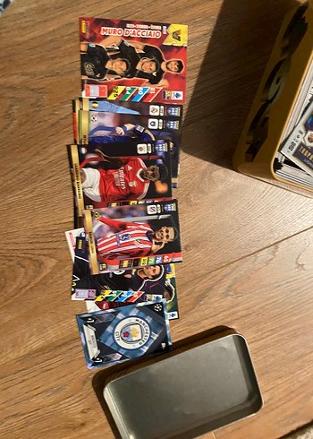 Parlak Altın Renkli Plastik Oyun Kutusu +350 kart - Görsel 2