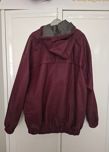 Bordo Kapüşonlu ve Fermuarlı Kadın Yağmurluk - Görsel 2