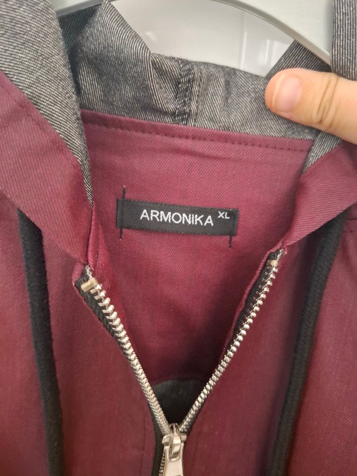 Bordo Kapüşonlu ve Fermuarlı Kadın Yağmurluk - Görsel 3