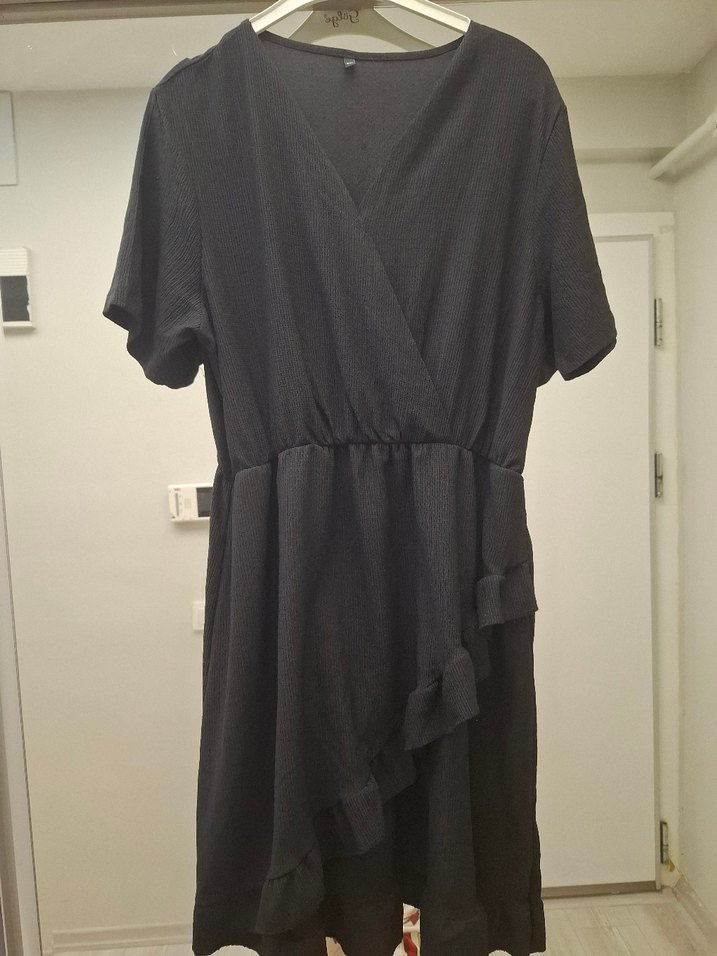 Siyah V Yakalı Fırfırlı Midi Elbise - Görsel 3