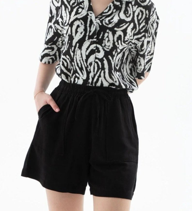 Keten Karışımlı Siyah Mini Şort - Görsel 2