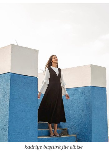 Kadriye baştürk Siyah Uzun V Yaka Kolsuz Elbise jile - Görsel 5