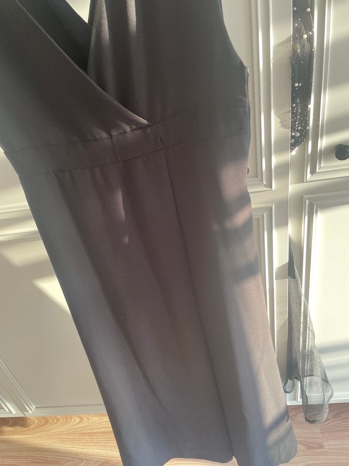 Kadriye baştürk Siyah Uzun V Yaka Kolsuz Elbise jile - Görsel 4