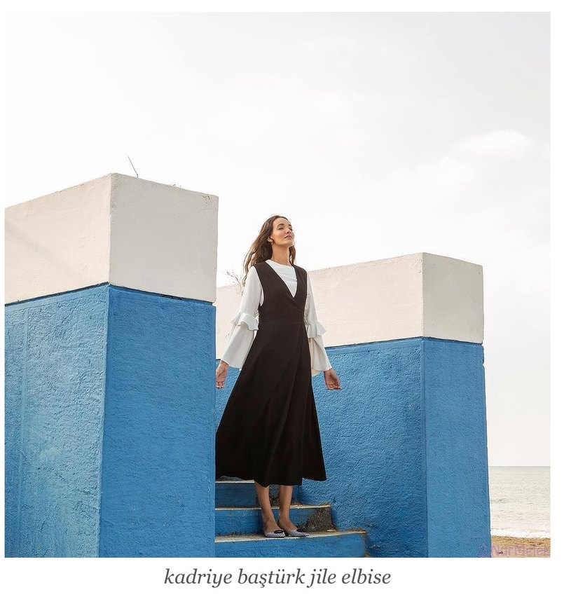 Kadriye baştürk Siyah Uzun V Yaka Kolsuz Elbise jile - Görsel 5