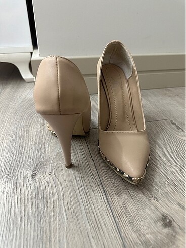 Diğer Ten rengi desenli stiletto