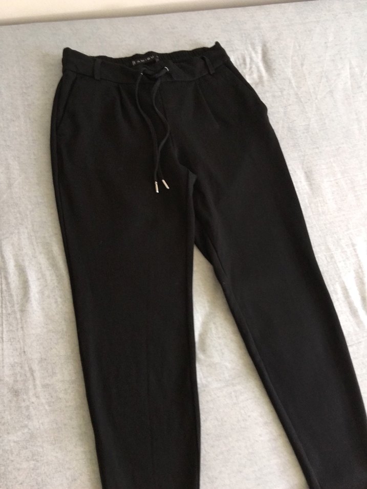 Siyah Kemerli Kadın Rahat Kesim Pantolon - Görsel 2