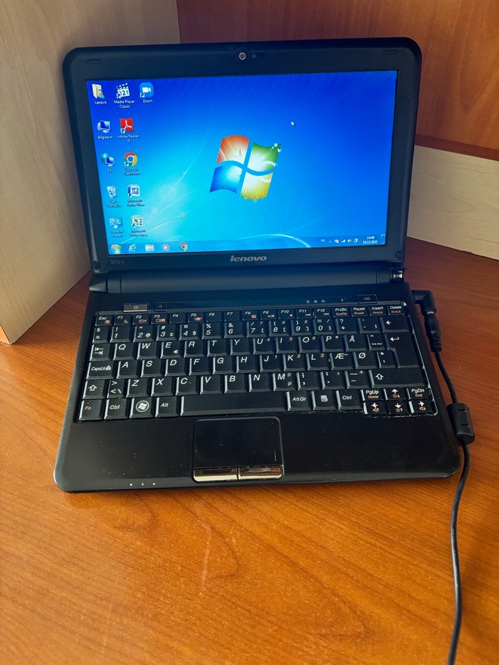 Lenovo Siyah Dizüstü Bilgisayar - Görsel 3