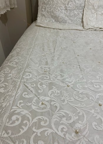 Gri Nakışlı Beyaz Yatak Örtüsü - Görsel 5