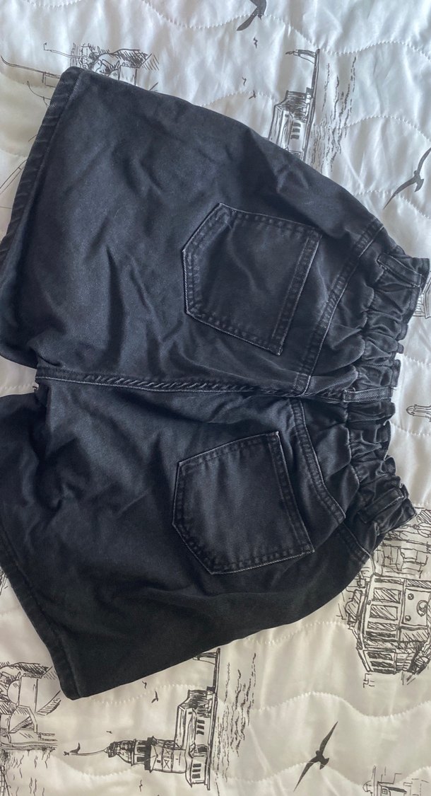 Siyah Bol Kesim Midi Denim Şort - Görsel 3