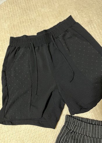 Siyah Pilili Mini  Şortları - Görsel 3