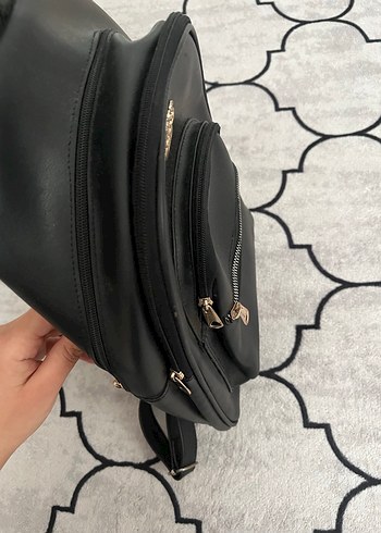 Siyah Deri GUESS Sırt Çantası - Görsel 3