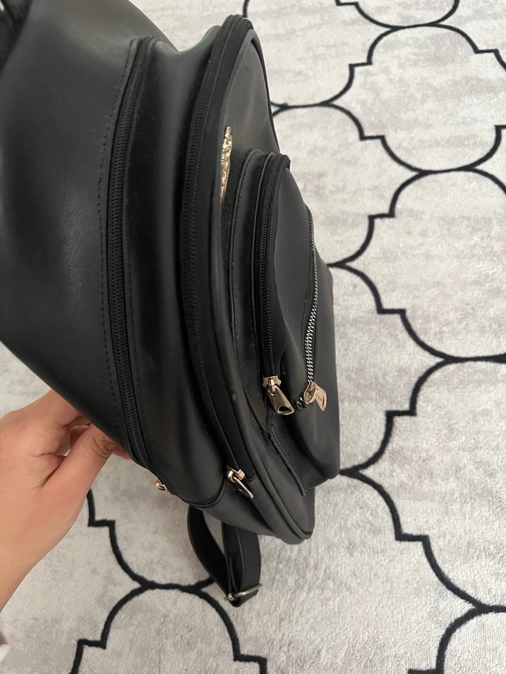 Siyah Deri GUESS Sırt Çantası - Görsel 3