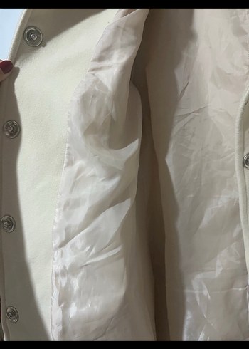 Düğmeli Krem Rengi Kaban - Görsel 4