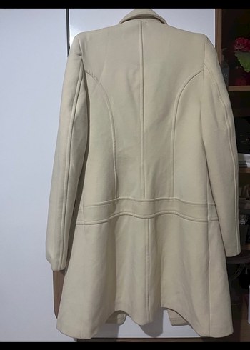 Düğmeli Krem Rengi Kaban - Görsel 5