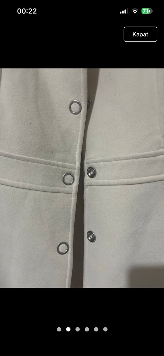 Düğmeli Krem Rengi Kaban - Görsel 2