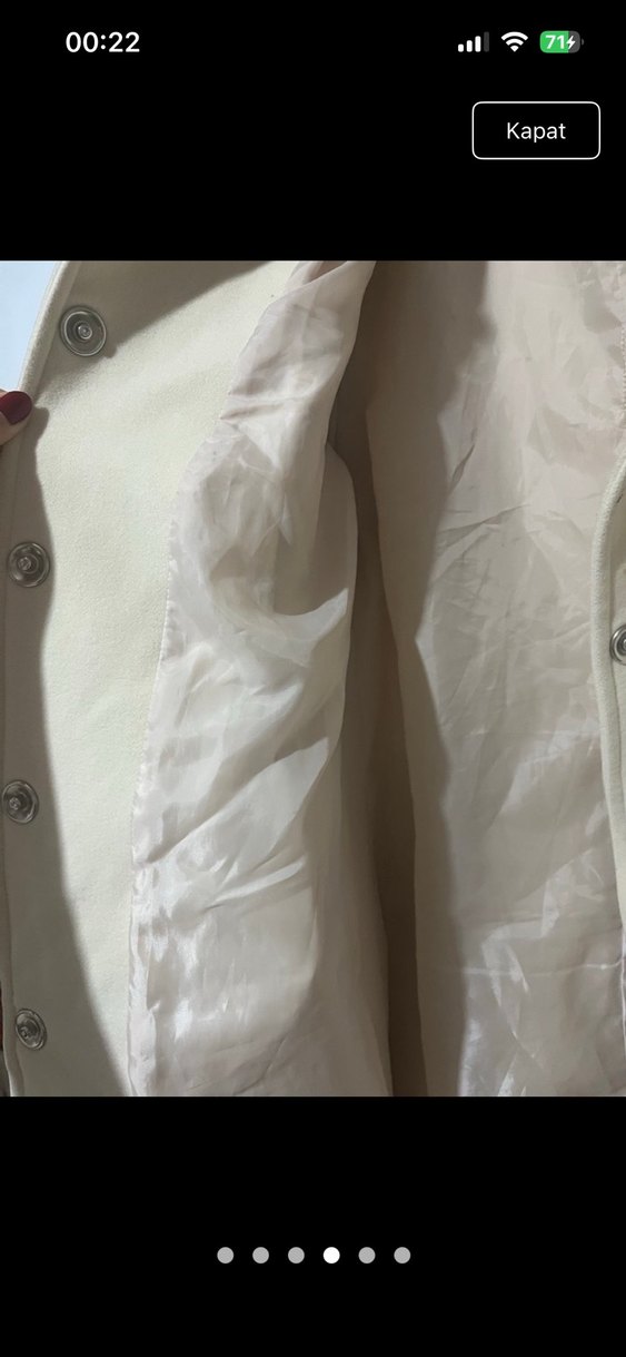 Düğmeli Krem Rengi Kaban - Görsel 4