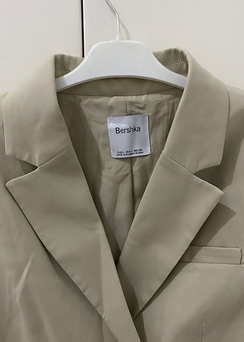 l Beden Bej Kısa Kesim Düğmeli Kadın Blazer