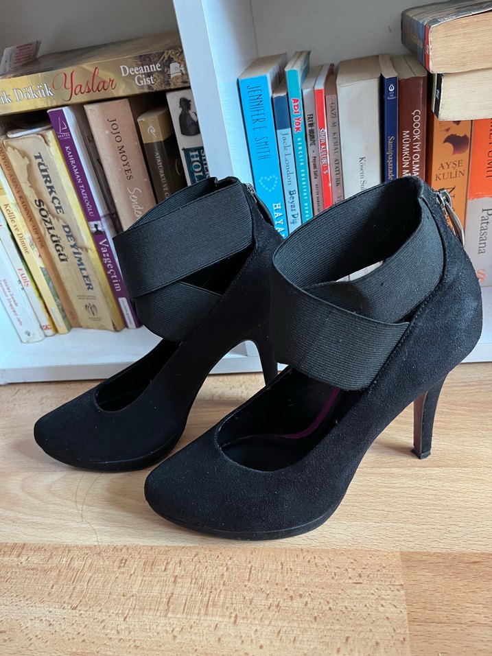 Tokalı Siyah Yüksek Topuklu Kadın Ayakkabı - Görsel 2