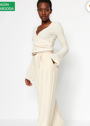 Kruvaze Yaka, Kemerli Beyaz Mini Bluz - Görsel 2