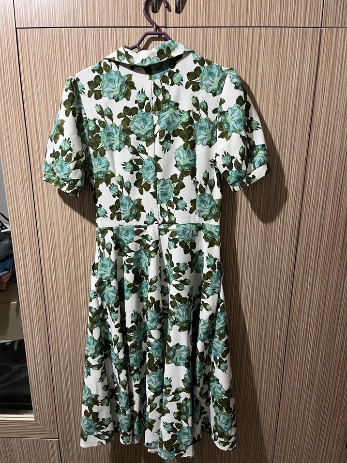 Düğmeli V Yaka Midi Elbise - Görsel 3